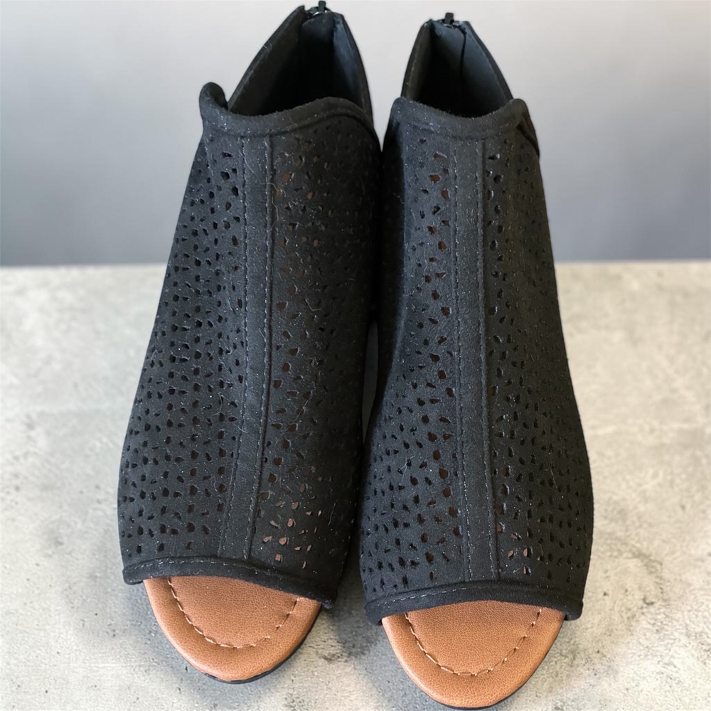 UNR8ED Ambe Black Laser Cut Peep Toe Booties Ankle Boots 9.5M
